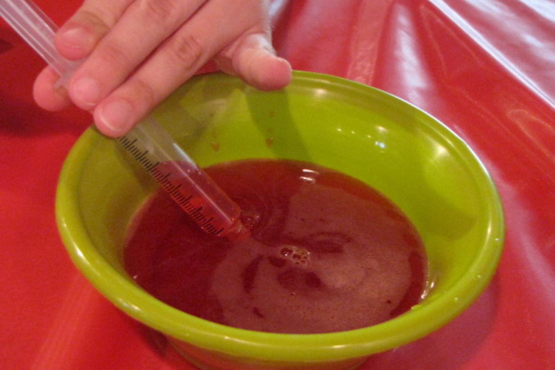 Moving the sodium alginate mixture into a syringe